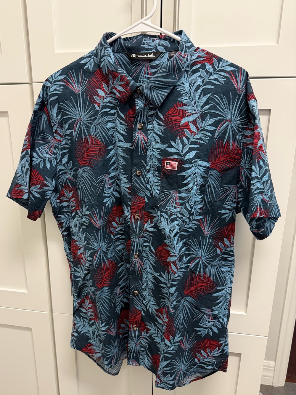Travis Mathew XL short sleeved buttondown
